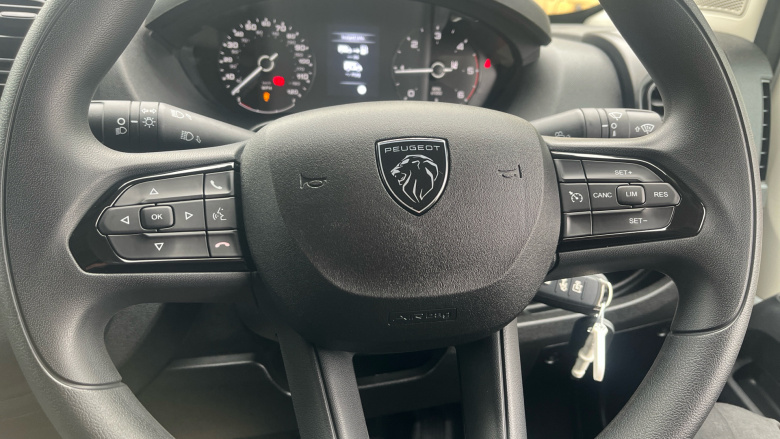 Peugeot Boxer 3500 Heavy L4 Diesel 2.2 BlueHDi 140 H2 Van Professional